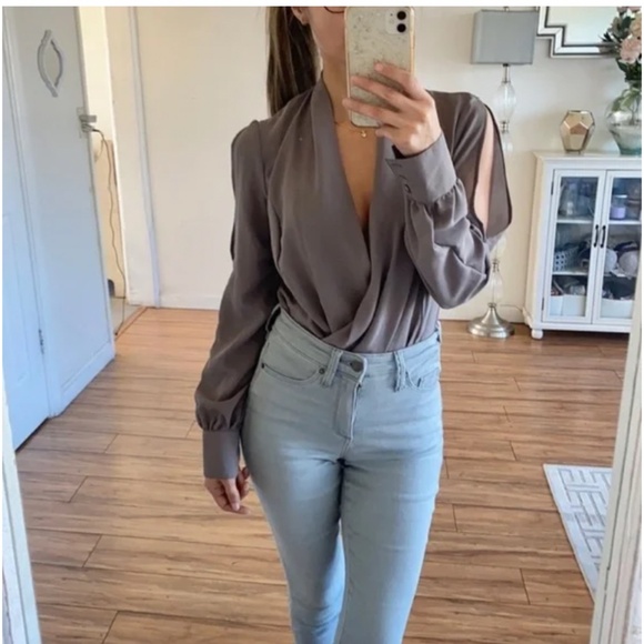 Tops - 🪞 NWT classic plunge drape front long sleeve dressy bodysuit top